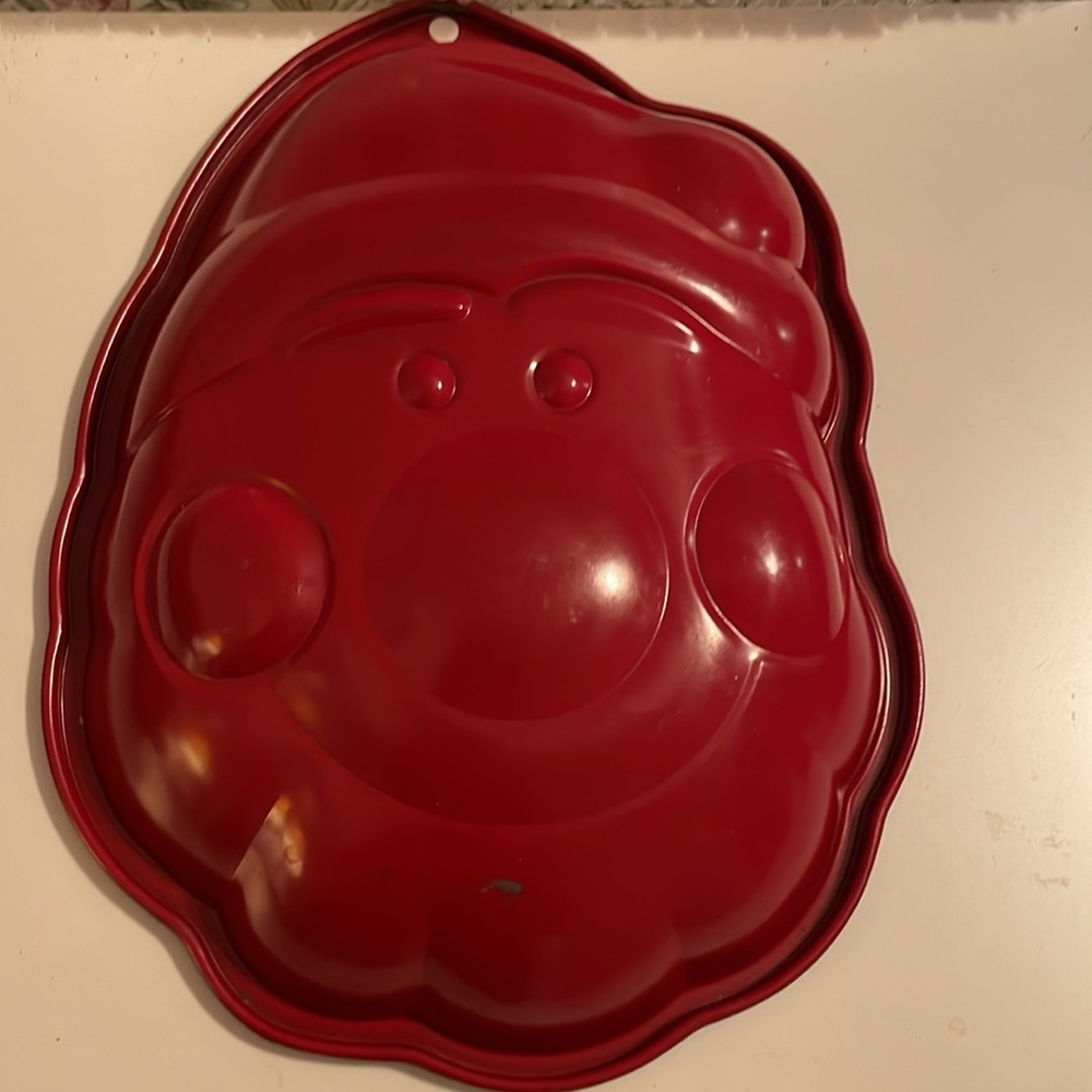 Santa Claus Face Cake Pan - Picture 3 of 10